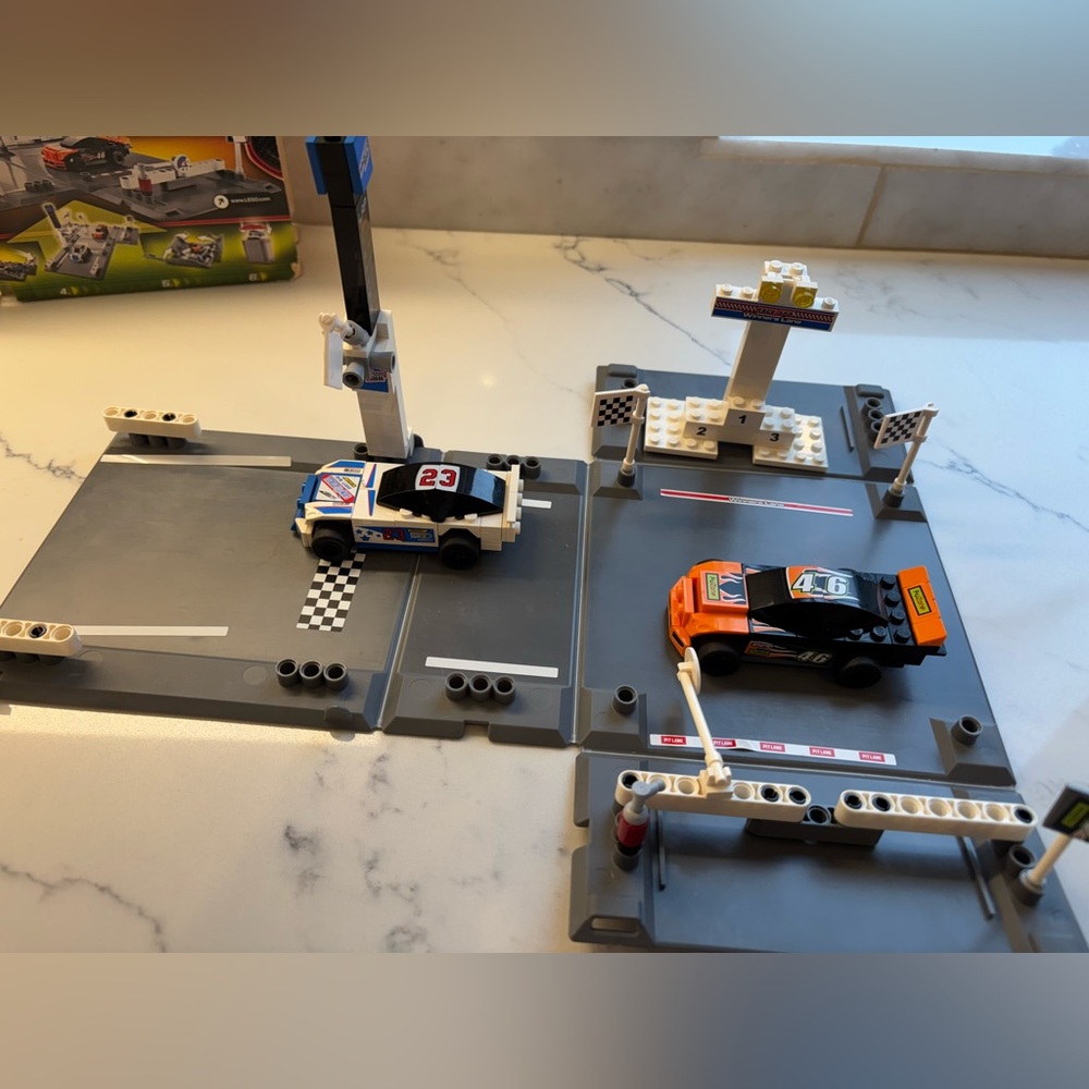 Lego Thunder Raceway 8125 Racing Set with Fold Out Track - complete - Picture 3 of 11